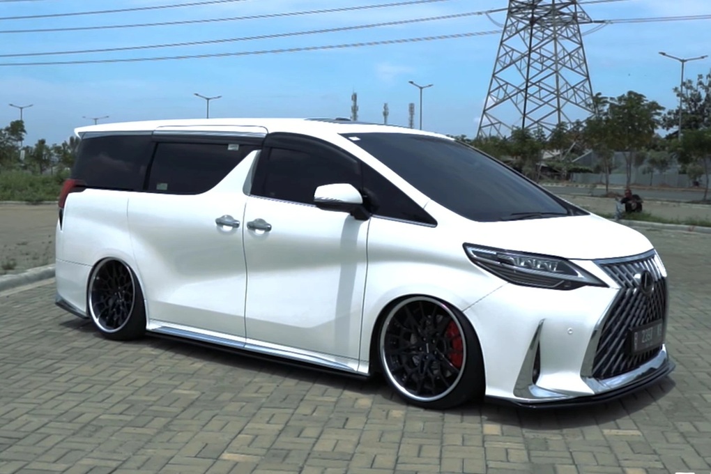 Phần lớn xe Lexus LM ở Malaysia là hàng giả, người tinh ý sẽ nhận ra - 1 Phần lớn xe Lexus LM ở Malaysia là hàng giả, người tinh ý sẽ nhận ra - 1
