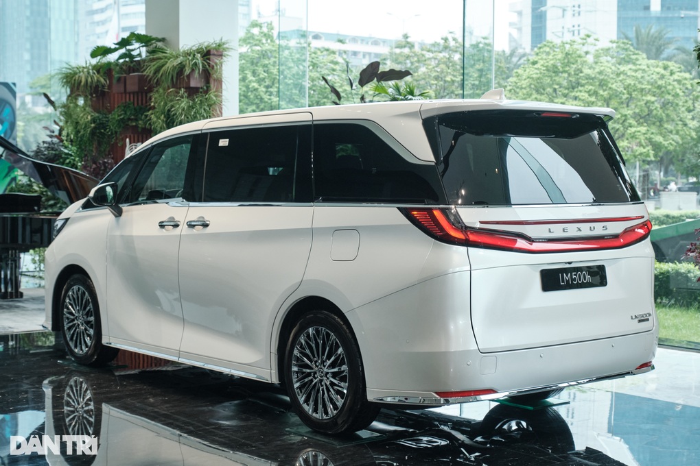 Giá 8,71 tỷ đồng, chuyên cơ mặt đất Lexus LM 500h 4 chỗ có gì đặc biệt? - 2 Giá 8,71 tỷ đồng, chuyên cơ mặt đất Lexus LM 500h 4 chỗ có gì đặc biệt? - 2