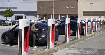 Tesla công bố những mẫu xe tự hành tương lai Tesla công bố những mẫu xe tự hành tương lai