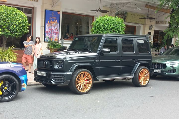 “Tóm gọn” Mercedes-AMG G63 độ bodykit TopCar hàng hiếm ở Sài Gòn