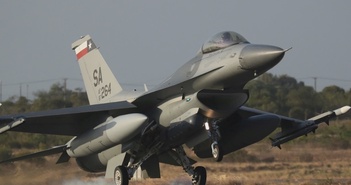 Cựu Tướng Mỹ: F-16 của Ukraine không so được với chiến đấu cơ mạnh nhất của Nga Cựu Tướng Mỹ: F-16 của Ukraine không so được với chiến đấu cơ mạnh nhất của Nga