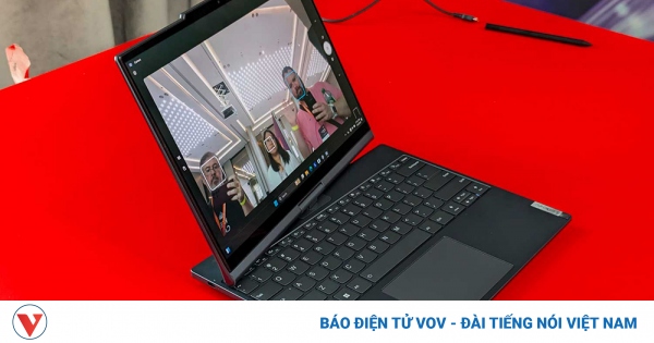 Laptop Lenovo mới xoay và đóng màn hình bằng khẩu lệnh