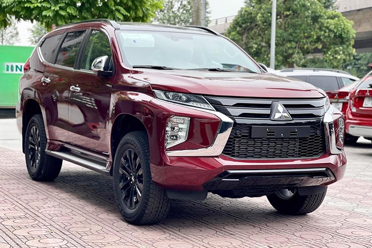 Mitsubishi Pajero Sport "dọn kho" tại Việt Nam, giảm gần 300 triệu