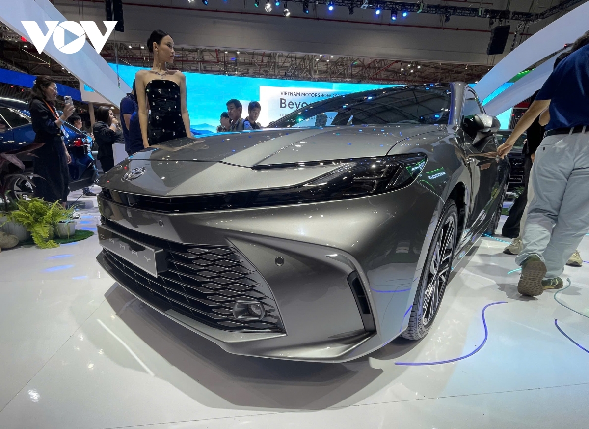 Khám phá Toyota Camry 2025 vừa được giới thiệu tại Triển lãm Ô tô Việt Nam 2024