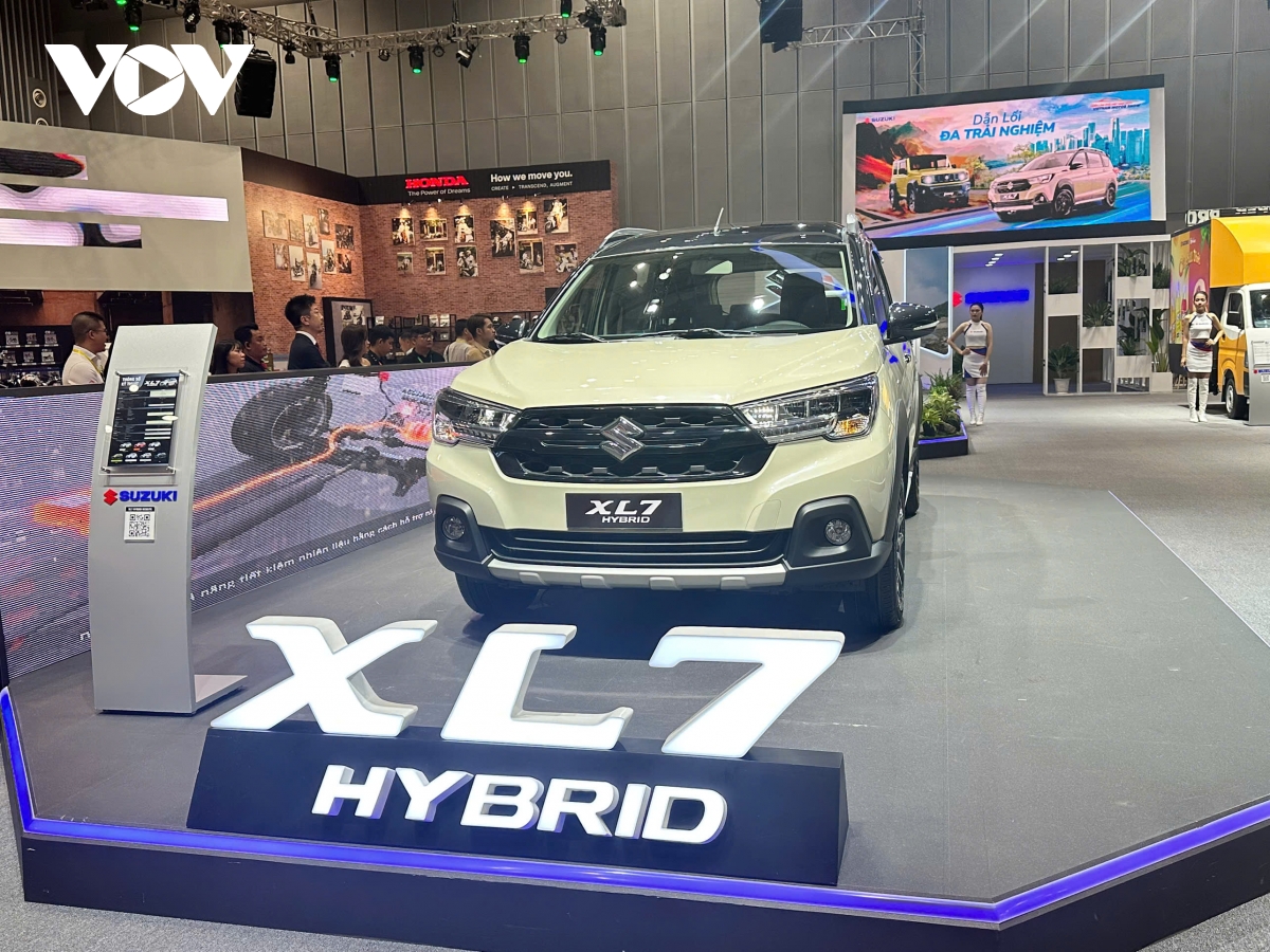 Suzuki trưng bày XL7 Hybrid & Jimny tại Triển lãm Ô tô Việt Nam 2024