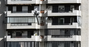 Ảnh chụp cận cảnh quả bom của Israel trước khi lao vào tòa nhà ở Beirut Ảnh chụp cận cảnh quả bom của Israel trước khi lao vào tòa nhà ở Beirut