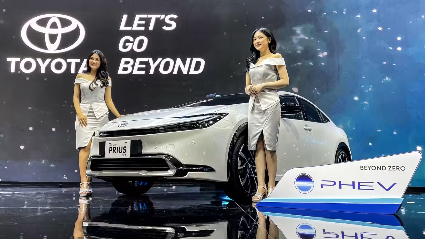 Toyota 'trình làng' nhiều mẫu xe hybrid