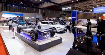 Xe Trung Quốc tại Triển lãm Ô Tô Việt Nam 2024 đẹp, nhưng người Việt chưa mặn mà Xe Trung Quốc tại Triển lãm Ô Tô Việt Nam 2024 đẹp, nhưng người Việt chưa mặn mà