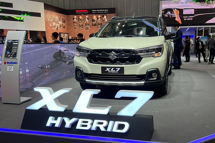 Suzuki XL7 Hybrid giảm hàng chục triệu đồng "đua" doanh số cuối năm