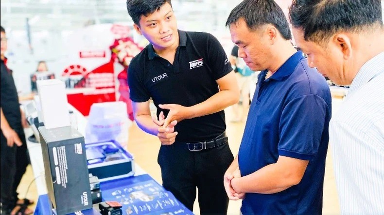 công nghệ hỗ trợ lái xe an toàn, thương hiệu UTOUR