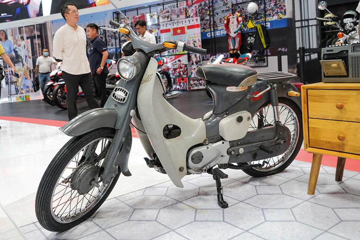 Ngắm xe máy Honda Super Cub "huyền thoại" đời đầu tại Việt Nam