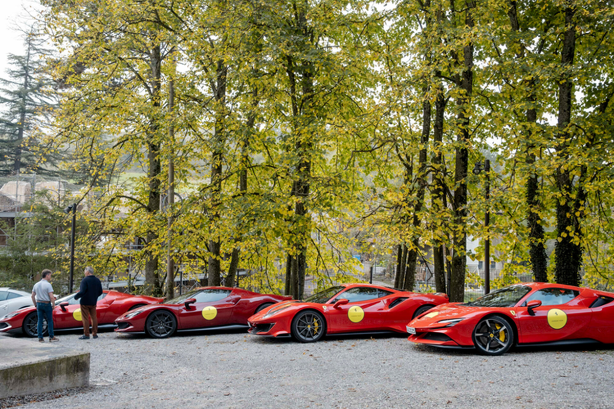 Ngắm dàn Ferrari tuyệt đẹp trong hành trình Emilia-Romagna