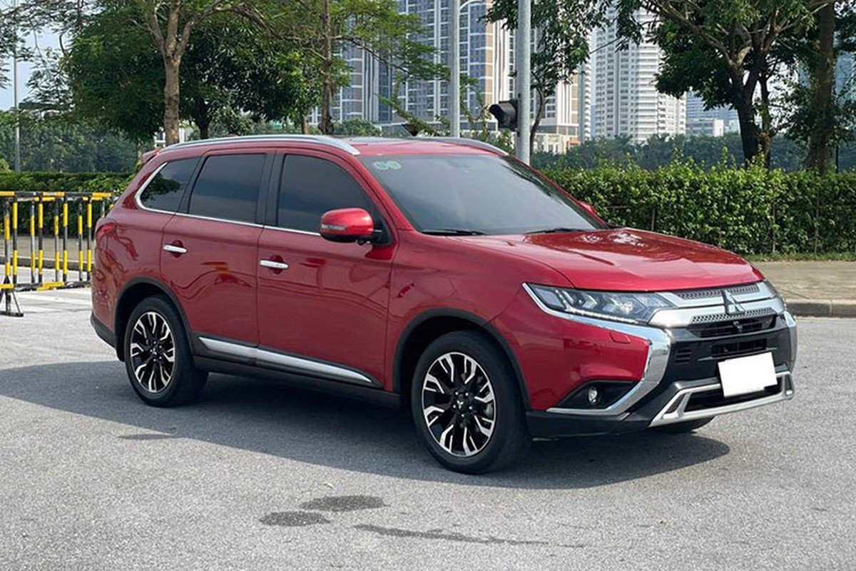 "Soi" Mitsubishi Outlander 2021 hơn 700 triệu, rẻ ngang xe cỡ B