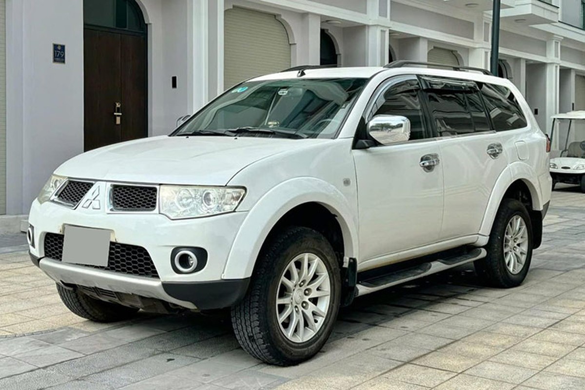 Cận cảnh Mitsubishi Pajero Sport chạy 11 năm, bán hơn 300 triệu