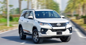 Toyota Fortuner sắp được nâng cấp, bổ sung phiên bản xăng mới giá rẻ Toyota Fortuner sắp được nâng cấp, bổ sung phiên bản xăng mới giá rẻ