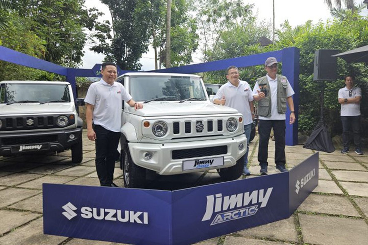 Suzuki Jimny Arctic "trắng ngọc trinh" đặc biệt, từ 960 triệu đồng