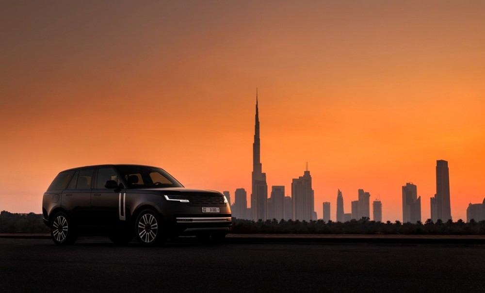 Thử nghiệm khắc nghiệt tại Dubai: SUV điện hạng sang Range Rover vượt mọi giới hạn