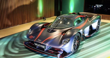 Aston Martin Valkyrie triệu đô phá kỷ lục Silverstone chỉ 10 giây Aston Martin Valkyrie triệu đô phá kỷ lục Silverstone chỉ 10 giây