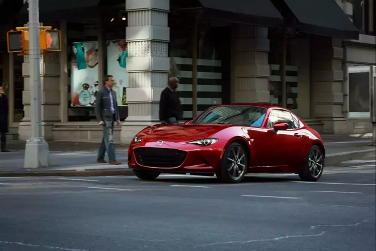 Mazda MX-5 Miata 2025 bản kỷ niệm 35 năm, từ 29.330 USD