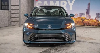 Toyota Camry Hybrid 2025 có giá khởi điểm từ 710 triệu đồng tại Mỹ Toyota Camry Hybrid 2025 có giá khởi điểm từ 710 triệu đồng tại Mỹ