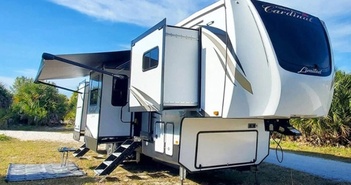 Cardinal Fifth Wheel - "nhà di động" sang như khách sạn từ 1,3 tỷ Cardinal Fifth Wheel - "nhà di động" sang như khách sạn từ 1,3 tỷ
