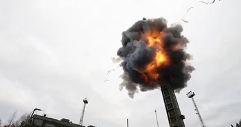 Tại sao ICBM RS-26 Rubezh là vũ khí tiến công phủ đầu của Nga? Tại sao ICBM RS-26 Rubezh là vũ khí tiến công phủ đầu của Nga?