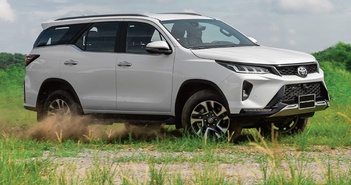 Cận cảnh Toyota Fortuner 2024 nâng cấp từ 1,055 tỷ tại Việt Nam Cận cảnh Toyota Fortuner 2024 nâng cấp từ 1,055 tỷ tại Việt Nam