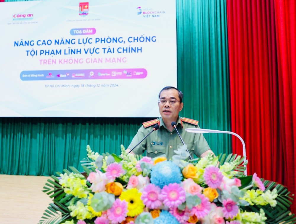  Đại tá Lê Quang Đạo – Phó Giám đốc Công an TPHCM phát biểu chào mừng, khai mạc tọa đàm