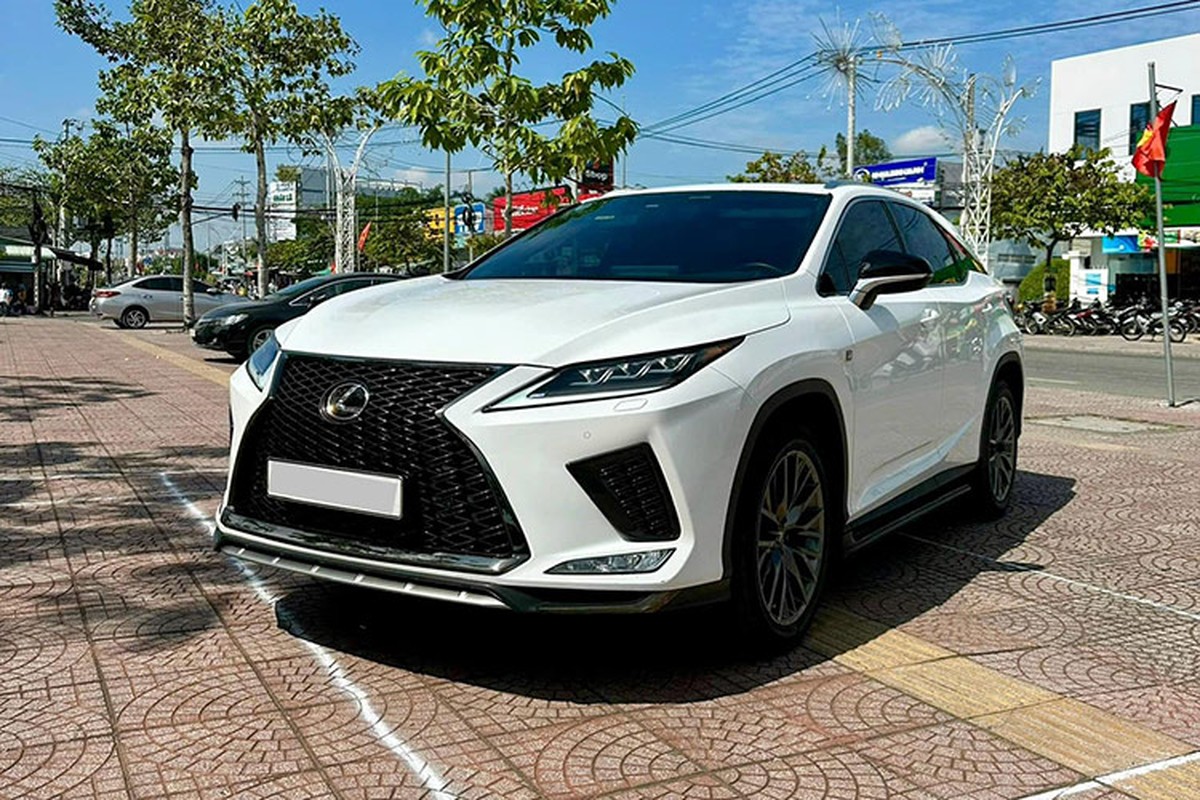 Lexus RX 300 chạy 3 năm lên sàn xe cũ với giá khó tin