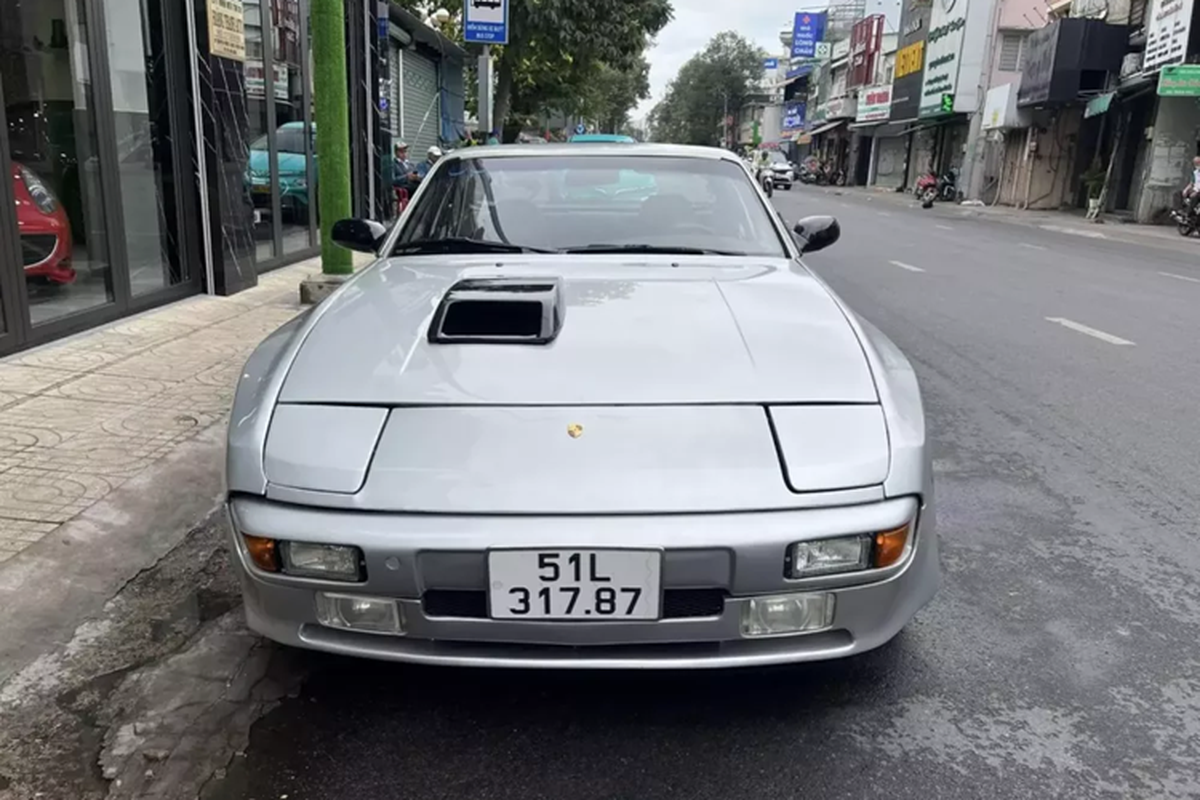 Porsche 944 của Qua Vũ "bỏ xó" gần 1 năm, lần đầu xuống phố