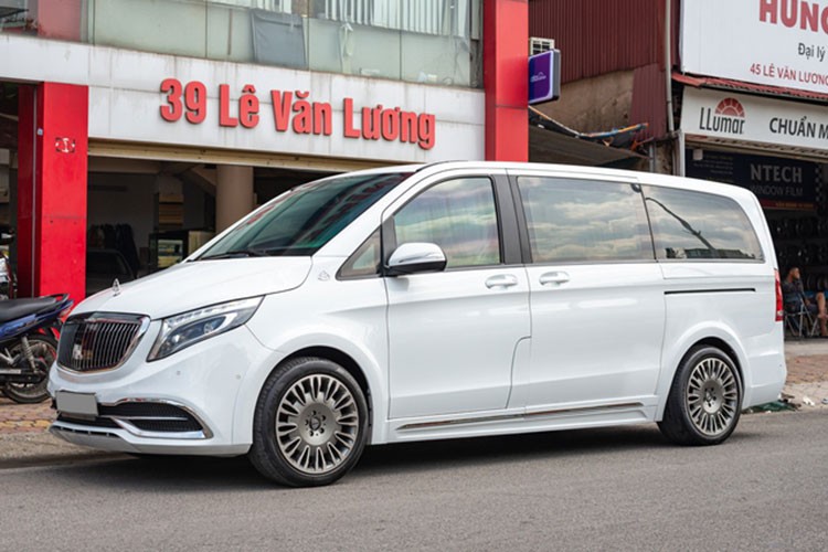 Mercedes-Benz V-Class chạy 6 năm, oddo hơn 100.000km rao bán hơn 2 tỷ