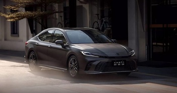 Cận cảnh Toyota Camry Glorious Edition đặc biệt, từ 706 triệu đồng Cận cảnh Toyota Camry Glorious Edition đặc biệt, từ 706 triệu đồng