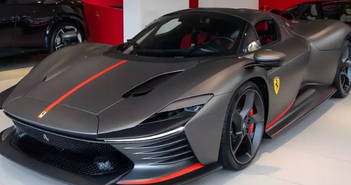 Carlos Sainz Jr nhận bàn giao siêu xe Ferrari Daytona SP3 triệu đô Carlos Sainz Jr nhận bàn giao siêu xe Ferrari Daytona SP3 triệu đô