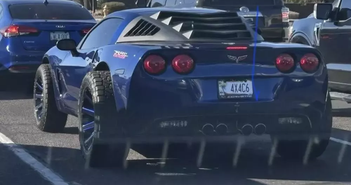 Chevrolet Corvette C6 gắn "bánh béo" xe địa hình gây kinh ngạc Chevrolet Corvette C6 gắn "bánh béo" xe địa hình gây kinh ngạc