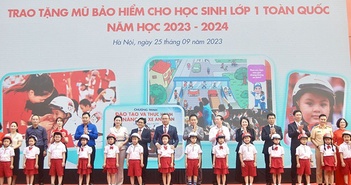 HVN trao tặng 2 triệu mũ bảo hiểm cho học sinh năm học 2023-2024 HVN trao tặng 2 triệu mũ bảo hiểm cho học sinh năm học 2023-2024