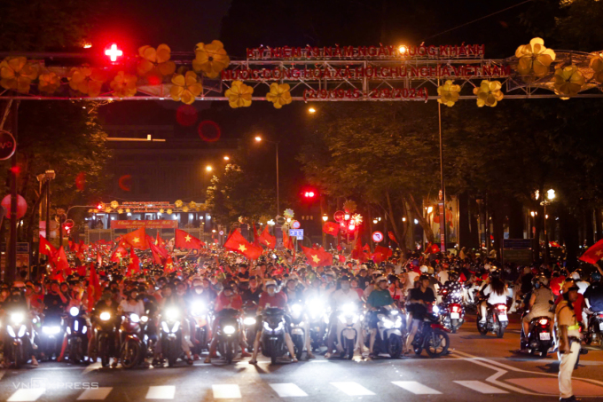 ‘Vô địch ASEAN Cup - thuốc thử liều cao cho giao thông Việt Nam'