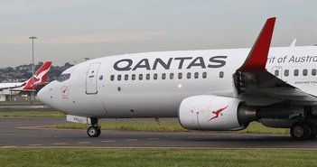 Qantas phải dời lịch bay vì mảnh vỡ tên lửa SpaceX từ trên trời rơi xuống Qantas phải dời lịch bay vì mảnh vỡ tên lửa SpaceX từ trên trời rơi xuống