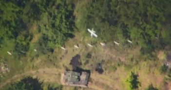 Cuộc đua “mâu-thuẫn” giữa UAV và phương tiện chiến đấu trong cuộc xung đột Ukraine Cuộc đua “mâu-thuẫn” giữa UAV và phương tiện chiến đấu trong cuộc xung đột Ukraine