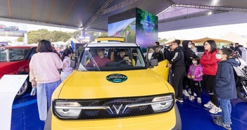Người dùng đánh giá xe điện VinFast ở triển lãm Xe bền vững 2024 Người dùng đánh giá xe điện VinFast ở triển lãm Xe bền vững 2024