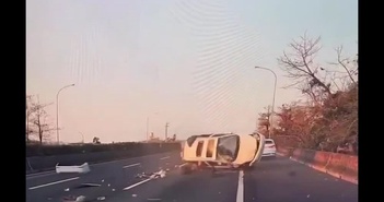 6 ôtô đâm nhau trên cao tốc, 5 người thương vong 6 ôtô đâm nhau trên cao tốc, 5 người thương vong