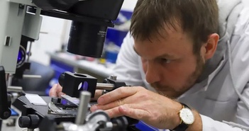 Các nhà khoa học Nga tạo ra con chip hoạt động mà không cần nguồn điện Các nhà khoa học Nga tạo ra con chip hoạt động mà không cần nguồn điện