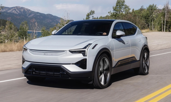 Polestar giảm giá 'sát ván' để lôi kéo khách hàng của Tesla