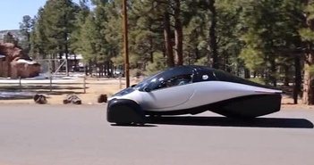 Xe điện mặt trời vượt qua thử thách đường dài đầu tiên Xe điện mặt trời vượt qua thử thách đường dài đầu tiên