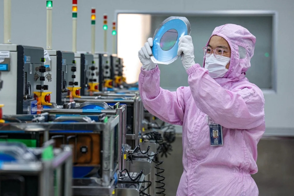 Trung Quốc sắp có khả năng tự sản xuất máy quang khắc cực tím EUV