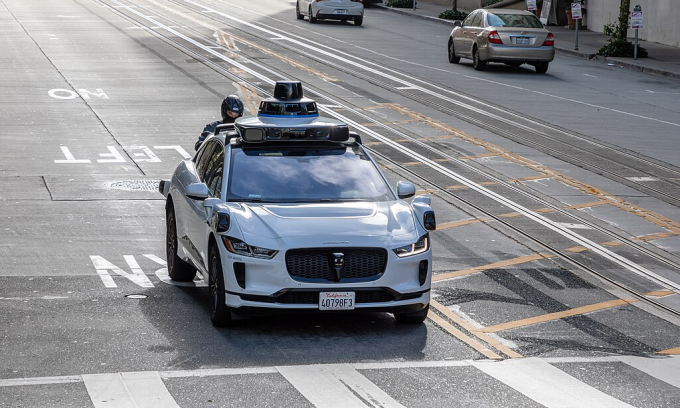 Toyota hợp tác với Waymo phát triển công nghệ tự lái