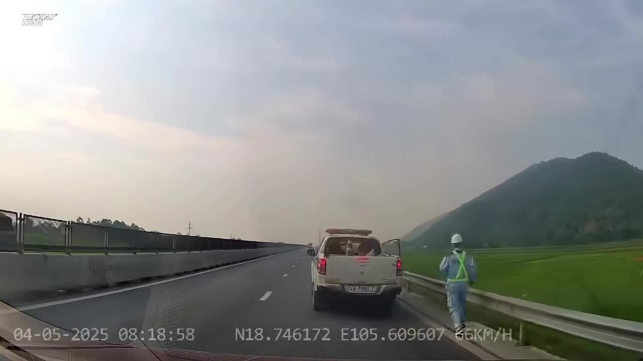 Xe con phanh cháy đường từ gần 100 km/h tránh tai nạn
