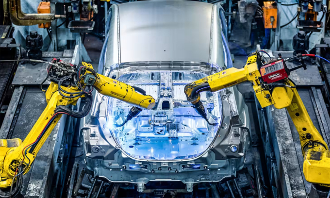 Sau Toyota, Nissan cũng dừng dự án nhà máy pin xe điện