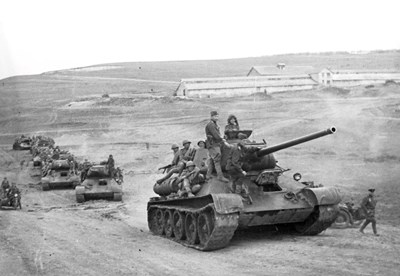 Tại sao T-34 là xe tăng huyền thoại trong Thế chiến II?