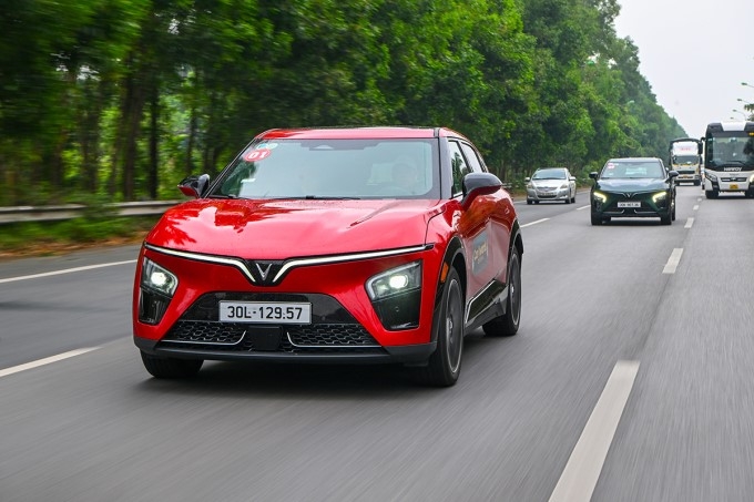 Nữ chủ xe thích xê dịch nói gì về VinFast VF 7?