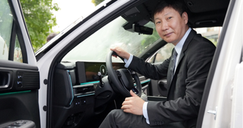 Hyundai Thành Công Việt Nam bàn giao xe cho HLV Kim Sang-sik Hyundai Thành Công Việt Nam bàn giao xe cho HLV Kim Sang-sik